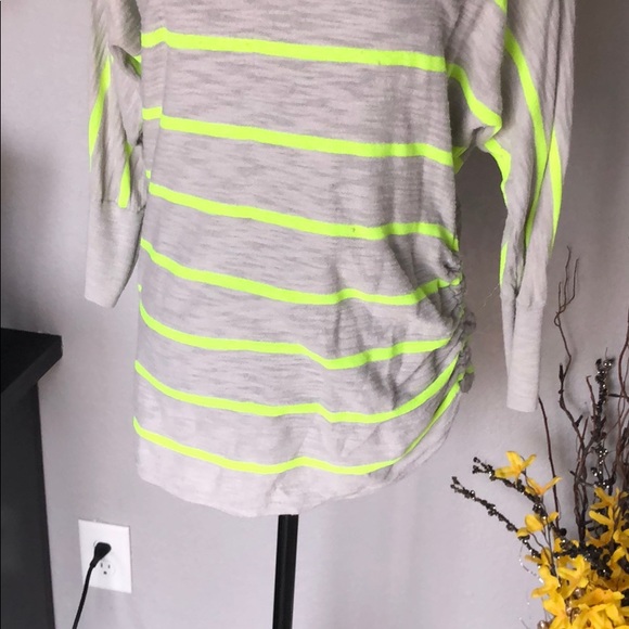 Express grey/lime green Top - Picture 3 of 7